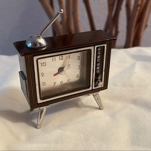 Battery Operated Television Shaped Clock